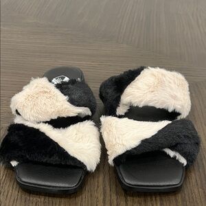 VHNY
Women's Criss Cross Fuzzy Flurry Cozy House Slides Warm Slippers